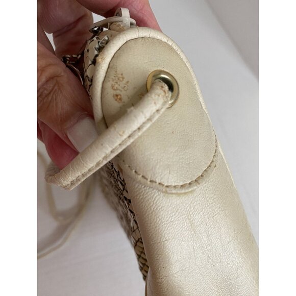 Vintage Beige Small Crossbody Bag With Metal Mesh Design & Shoulder Strap - Picture 4 of 10